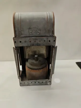 Farol antiguo metal y madera