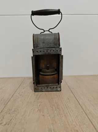 Farol antiguo metal y madera
