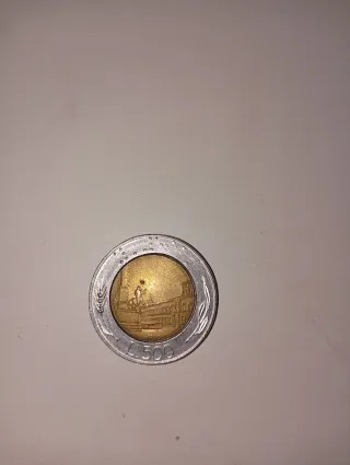 Moneda antigua República Italiana hay 50 billetes