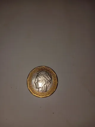 Moneda antigua República Italiana hay 50 billetes