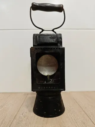 Farol antiguo de metal y cristal