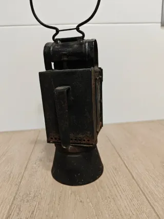 Farol antiguo de metal y cristal