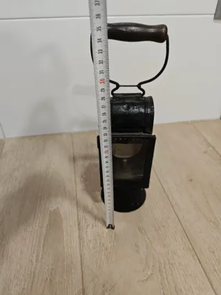 Farol antiguo de metal y cristal