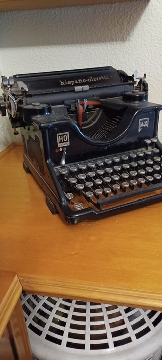 Máquina de escribir Hispano Olivetti M40