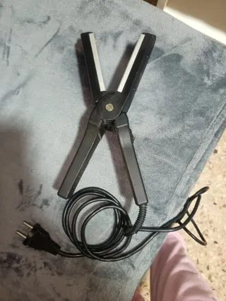 Plancha de pelo TAH negra