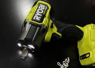 Ryobi Pistola de Impacto 450 Nm sin accesorios