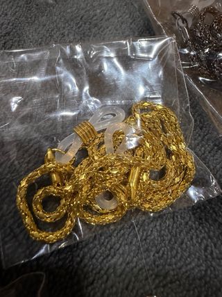 Cuelga gafas variados