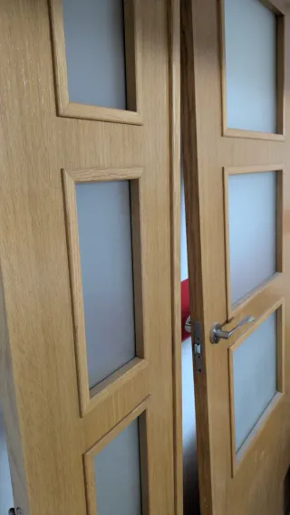 Puertas de madera maciza con cristal