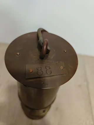 Farol de minero antiguo