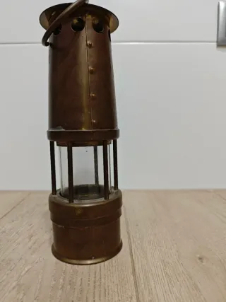 Farol de minero antiguo
