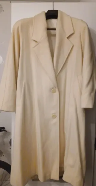 Abrigo largo color crema
