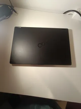 Portátil Fujitsu i5 · 8GB RAM ·