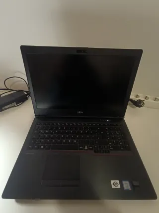 Portátil Fujitsu i5 · 8GB RAM ·