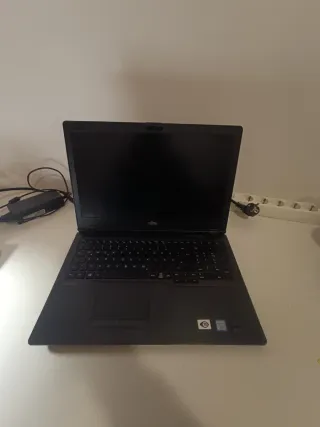 Portátil Fujitsu i5 · 8GB RAM ·