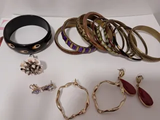 Lote Bisutería Pulseras y Pendientes.