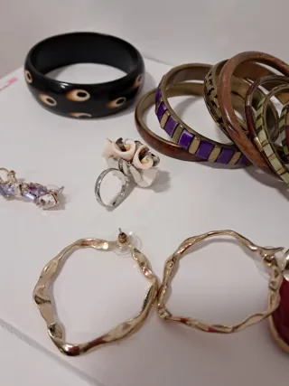 Lote Bisutería Pulseras y Pendientes.