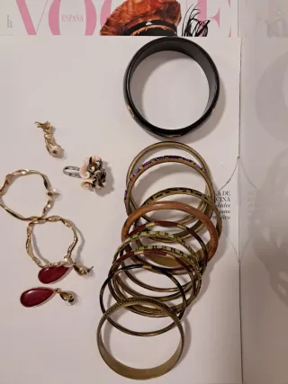 Lote Bisutería Pulseras y Pendientes.