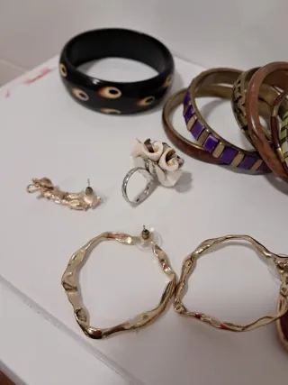 Lote Bisutería Pulseras y Pendientes.