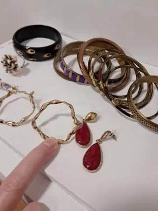 Lote Bisutería Pulseras y Pendientes.