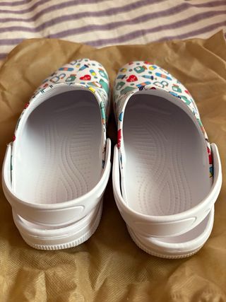 Zuecos sanitarios talla 38