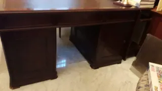 Mesa de despacho de madera