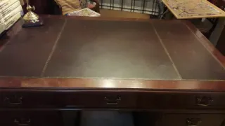 Mesa de despacho de madera