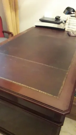 Mesa de despacho de madera