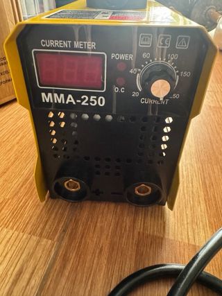 Soldadora YUTT 250 Super Portátil..