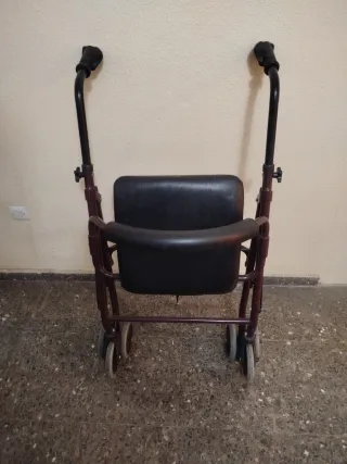 Andador Plegable con Asiento y Cesta