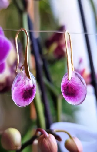 Pendientes pétalo geranio oro y morado