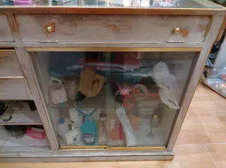 Mostrador tienda cristal y madera