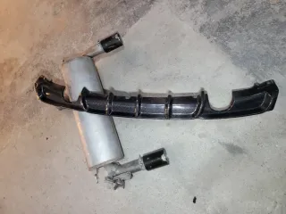 Escape bmw 440i con difusor de fibra carbón