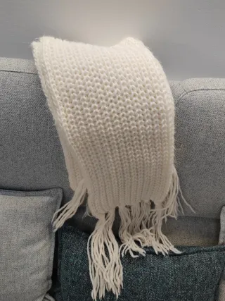 Sciarpa in lana bianca con frange