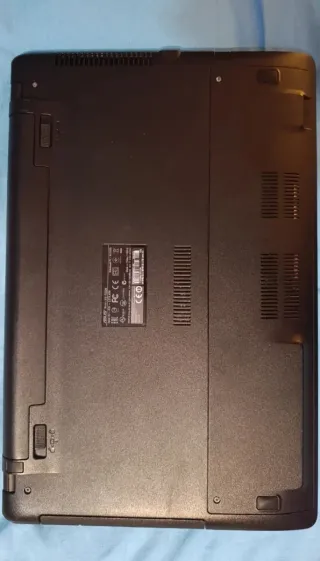 Portátil ASUS Blanco F552W Sin Batería.