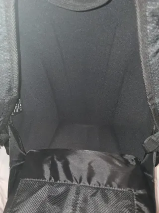 Mochila Moto XLMOTO Negra. Efecto carbono.