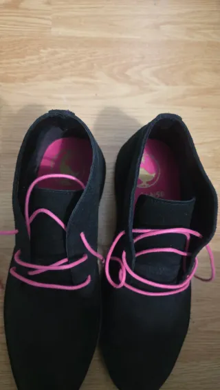 Zapatos El Ganzo Negros con Cordones Rosas