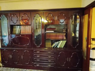 Mueble de salón con vitrinas