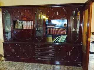 Mueble de salón con vitrinas
