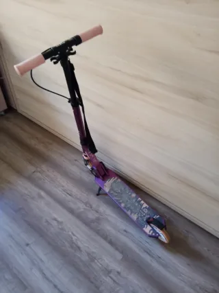 Monopatín infantil morado