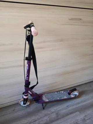 Monopatín infantil morado