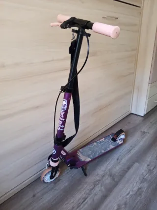 Monopatín infantil morado