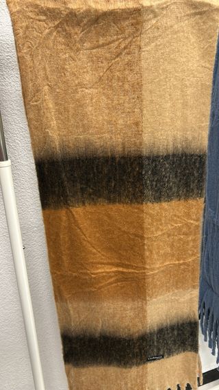 Bufanda a cuadros marrón y negra