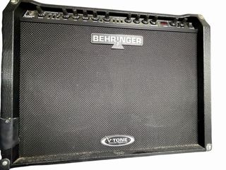 Amplificador Behringer V-Tone GMX210