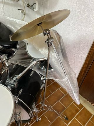 Batería Silvertone Pro y Guitarra Eléctrica