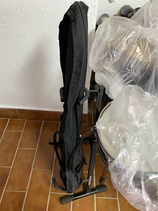 Batería Silvertone Pro y Guitarra Eléctrica