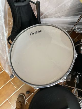 Batería Silvertone Pro y Guitarra Eléctrica