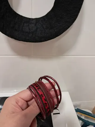 Pulsera Salvador Bachiller Piel  Tiene poco uso.