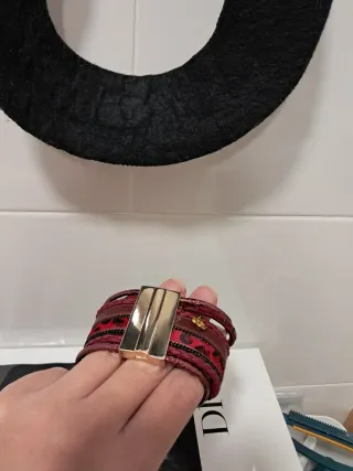 Pulsera Salvador Bachiller Piel  Tiene poco uso.