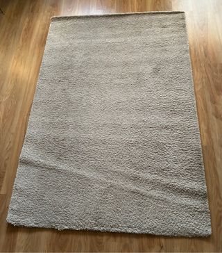 Tappeto beige pelo corto