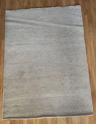 Tappeto beige pelo corto